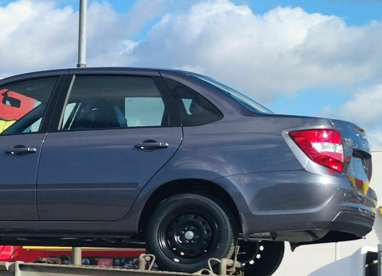 Изображение LADA Granta получила «унылый» цвет от Vesta