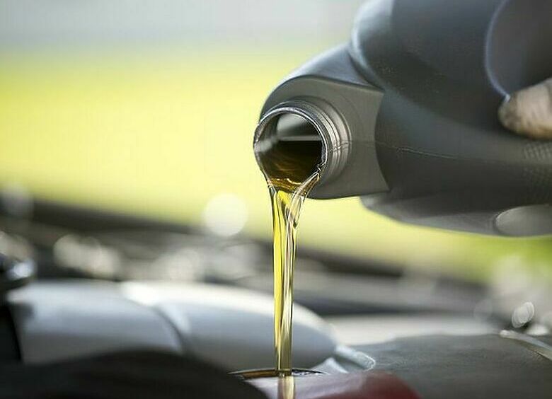 Изображение Какое на самом деле моторное масло лучше: «полусинтетика» или полностью синтетическое