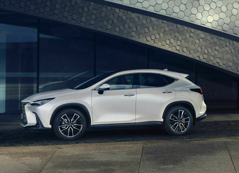 Изображение В России отзывают «глючные» кроссоверы Lexus NX