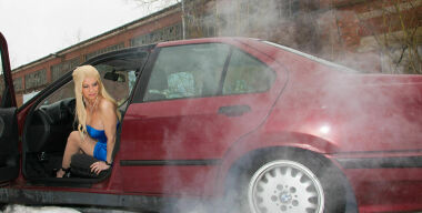 Фото: carstuckgirls