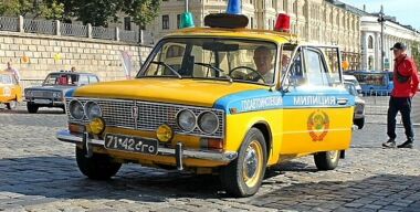 Для чего на машинах ГАИ в СССР устанавливали зеленый проблесковый маячок