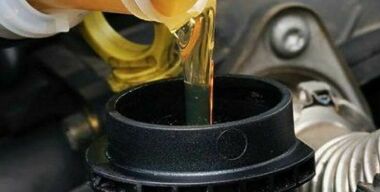 Кто придумал заливать двухтактное масло в бензобак машины