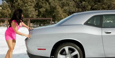 Фото: carstuckgirls