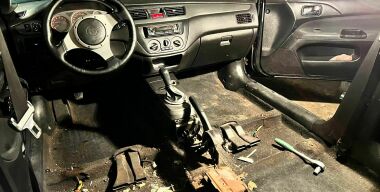 В шоке: что можно найти в подержанной машине, если снять сиденья