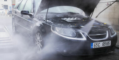 Помыть, но не испортить: как чистят моторный отсек дилерские сервисы