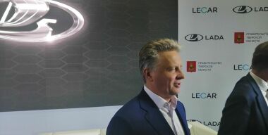 Таксистов хотят пересадить на отечественные автомобили