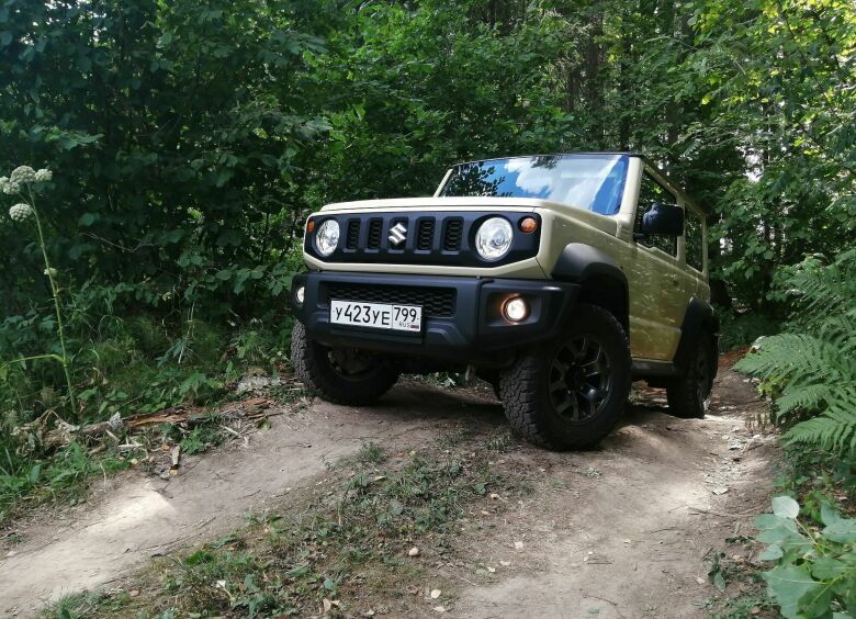 Изображение Мал, да брутал: тест-драйв внедорожника Suzuki Jimny с «автоматом»