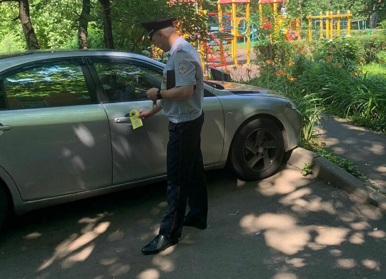 Изображение Российская ГИБДД начала вешать на автомобили «дорхенгеры»