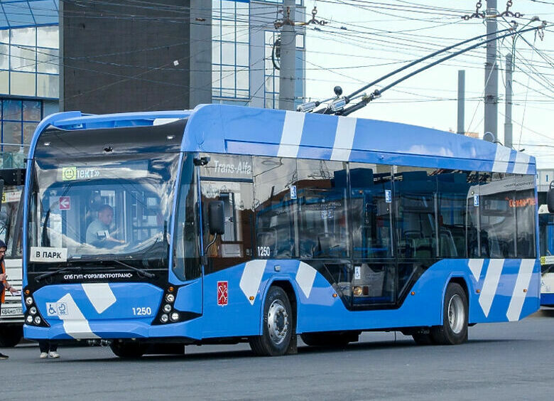 Изображение В Санкт-Петербурге появились «прозрачные» троллейбусы со стеклянными бортами
