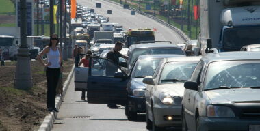 Из-за оторвавшегося колеса на МКАД разбились девять машин