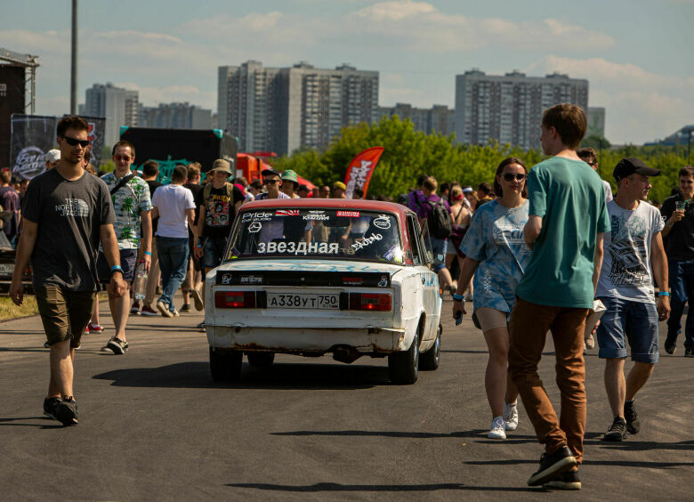 Изображение «Все по классике»: в Москве случился лютый замес фанатов «Жигулей»