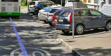 В Москве устраивают новые платные парковки в тайне от горожан и депутатов