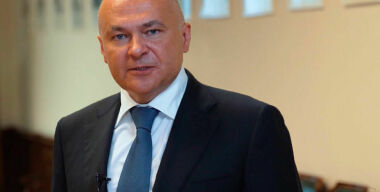 Депутат и замминистра жестко «размотались» на мотоциклах по правительственной трассе