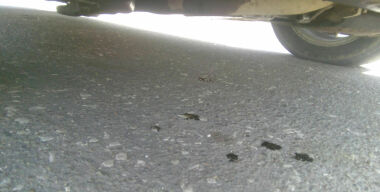 Как по каплям понять, какая жидкость утекает из автомобиля