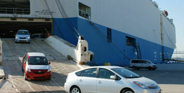 В России хотят снизить таможенные пошлины на иномарки