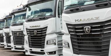 Почему россияне массово регистрируют грузовики в Казахстане