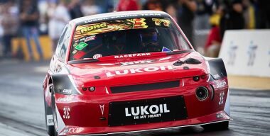 Вазовскую «десятку» разогнали до 300 километров в час