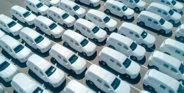 В России обнаружили «кладбище» абсолютно новых Mercedes-Benz