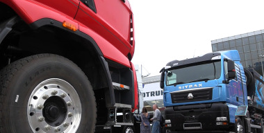 Продажи грузовиков рухнули вслед за легковушками