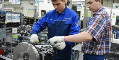 На Заволжском моторном заводе решили выпускать автомобили