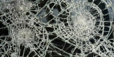 Самый простой и дешевый способ восстановить покоцанное лобовое стекло