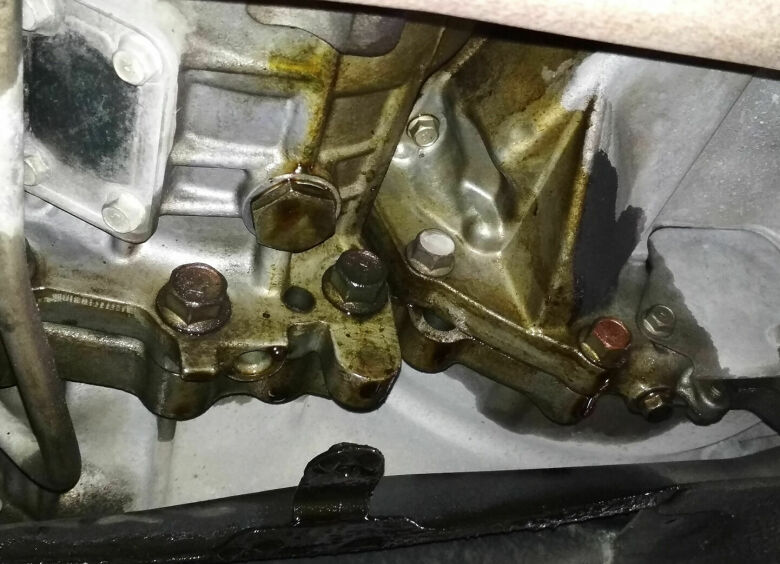 Изображение Насколько в действительности опасны подтеки масла на агрегатах автомобиля