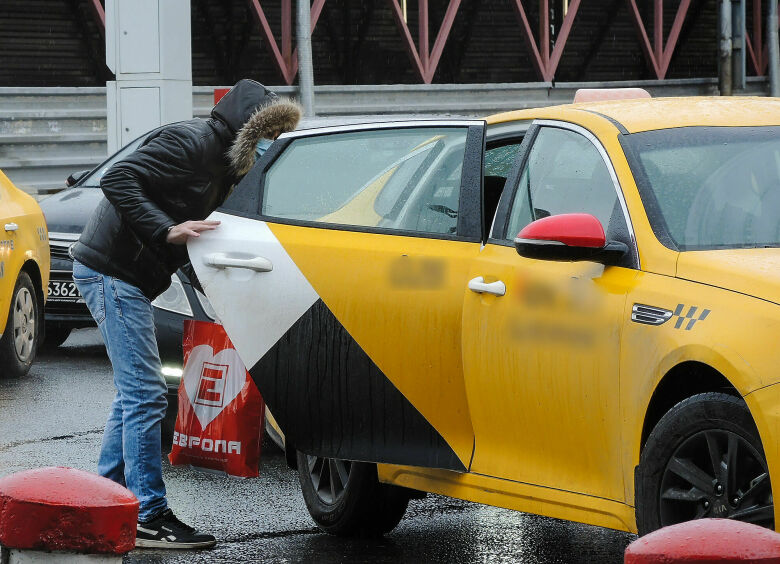Изображение Российских таксистов обяжут «сливать» в ФСБ информацию о поездках