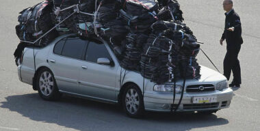 Как из-за багажника на крыше авто можно сломать подвеску и даже опрокинуться