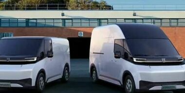 Super VAN от Geely бросает вызов «космической» Hyundai Staria