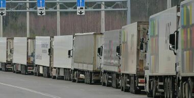 Больше двух тысяч российских дальнобойщиков не могут выехать из Литвы