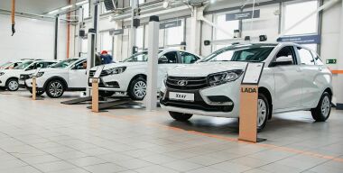 Нечем торговать: продажи новых автомобилей рухнули до минимума