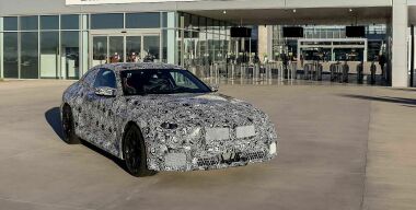 BMW показала шпионские фото «мексиканского» спорткара M2