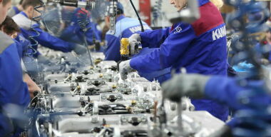 Беженцы из Мариуполя удивились зарплатам на КамАЗе