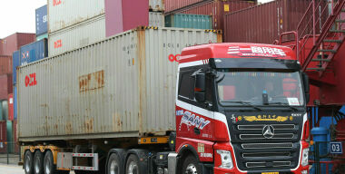 Пятый пакет санкций: в России могут полностью остановиться грузовые перевозки