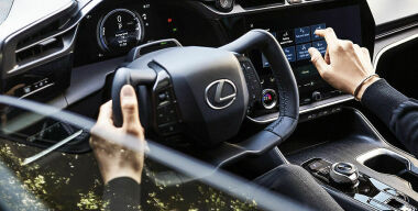 Lexus выпустит новый кроссовер RZ со штурвалом вместо руля
