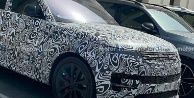 В сеть выложили первые фото нового Range Rover Sport SVR