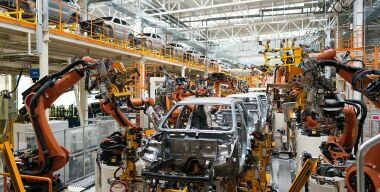 Белорусский завод Geely возобновил производство автомобилей для России