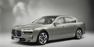 Красиво, аж жуть: первый обзор новейшей BMW 7-серии