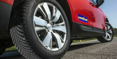 Почему летом на автомобиль лучше поставить всесезонные шины