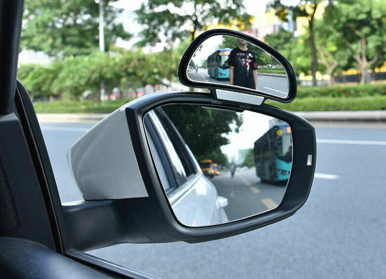 Изображение Почему на самом деле автомобильные зеркала по-разному приближают обьекты
