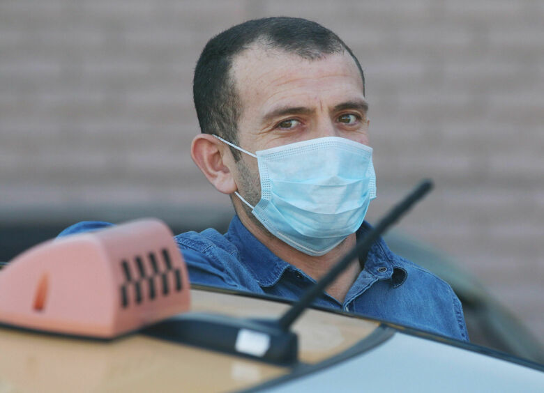 Изображение Российским таксистам и курьерам, заболевшим коронавирусом, помогут деньгами