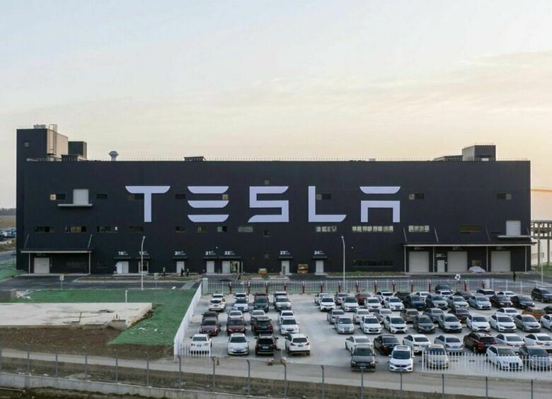 Изображение Tesla отзывает более 800 000 неисправных электромобилей