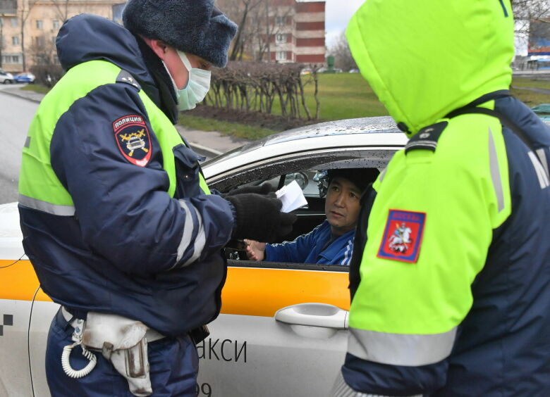 Изображение Россияне выступают против таксистов-мигрантов