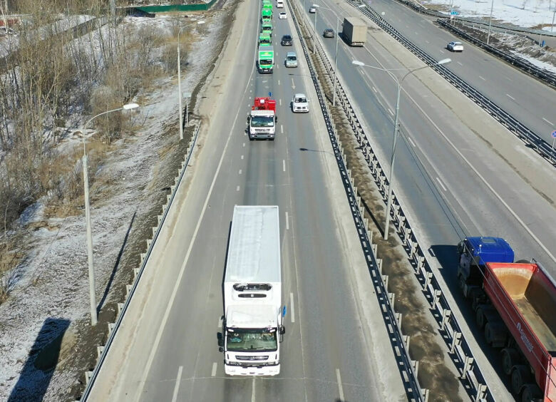 Изображение Владимир Познер «заставил» российских водителей помыть свои грузовики