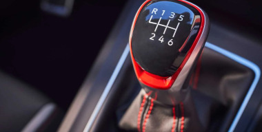 Когда россияне полностью откажутся от автомобилей на «механике»