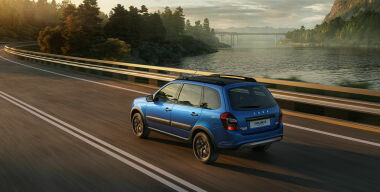 LADA Granta впервые покинула тройку самых продаваемых автомобилей в России