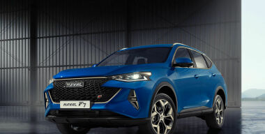 В салоне российских Haval F7 появится большой «телевизор»