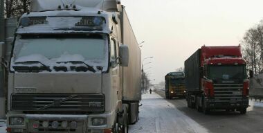 Нет пути домой: на польско-украинской границе задерживают российские и белорусские фуры