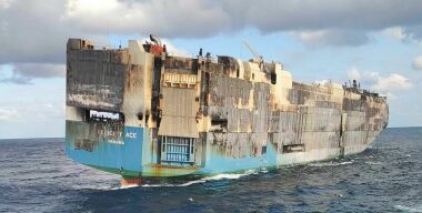 В Атлантическом океане затонули тысячи новеньких Bentley и Lamborghini