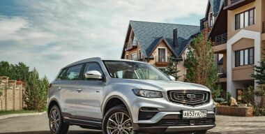 В России начались продажи бюджетного Geely Atlas Pro с передним приводом